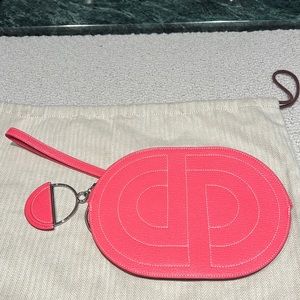 Hermes in the loop to go pouch